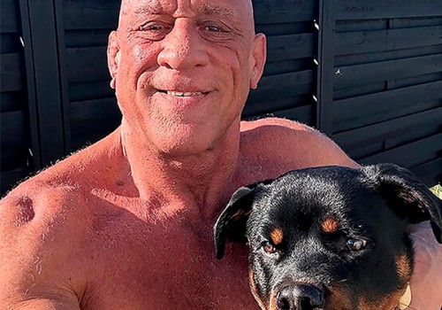 Легенда UFC спас родителей из горящего дома