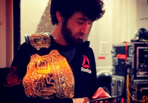 ЗАБИТ МАГОМЕДШАРИПОВ ЗАВЕРШИЛ КАРЬЕРУ В ММА. ОН БЫЛ САМЫМ ЯРКИМ РОССИЯНИНОМ В UFC.