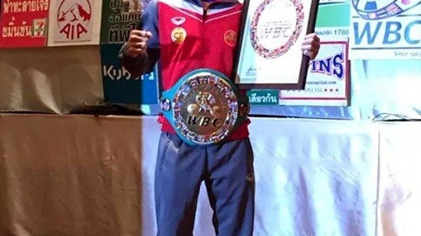 БОКСЕР ИЗ ТАИЛАНДА, ПОБИВШИЙ РЕКОРД МЕЙВЕЗЕРА ЗАКОНЧИЛ КАРЬЕРУ