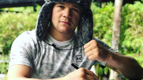 Я ВЫРОС НА КРАЙНЕМ СЕВЕРЕ, ДРАЛСЯ В НОЧНЫХ КЛУБАХ ЗА 4000 РУБЛЕЙ, А ТЕПЕРЬ У МЕНЯ БОЙ ЗА ТИТУЛ UFC