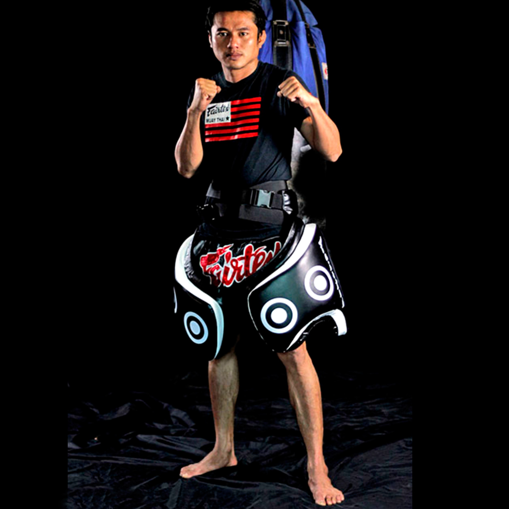 Fairtex TP3 Тренерские Накладки "Thigh Pads" Тайский Бокс Черные