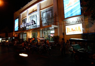 Сегодня 73 годовщина стадиона Раджадамнерн а Бангкоке